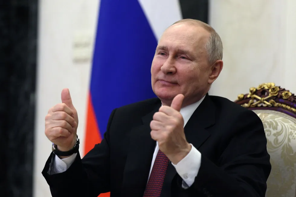 Подробнее о "Путин не поедет на саммит БРИКС в ЮАР."