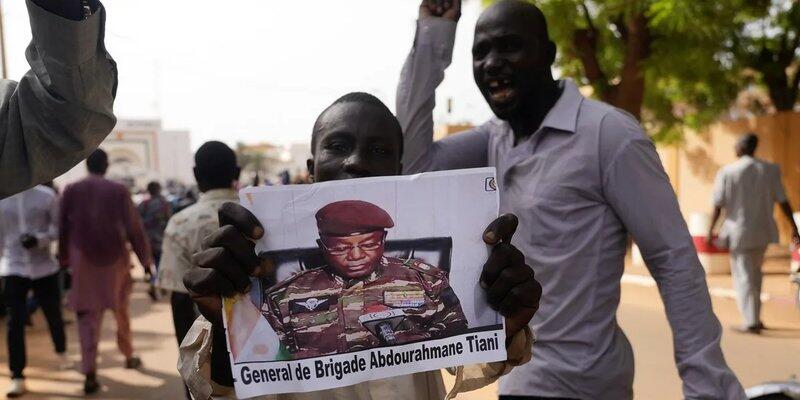 Подробнее о "Нигер приостановил экспорт урана и золота во Францию"