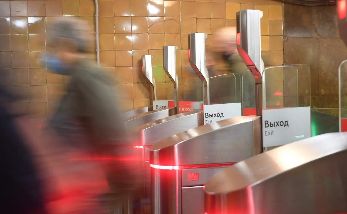 Подробнее о "Систему оплаты проезда в московском метро Face Pay переименуют во «Взгляд»"