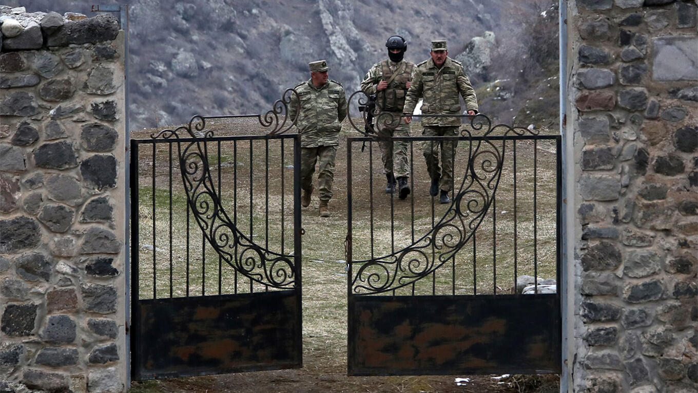 Подробнее о "Азербайджан начал военную операцию в Нагорном Карабахе"