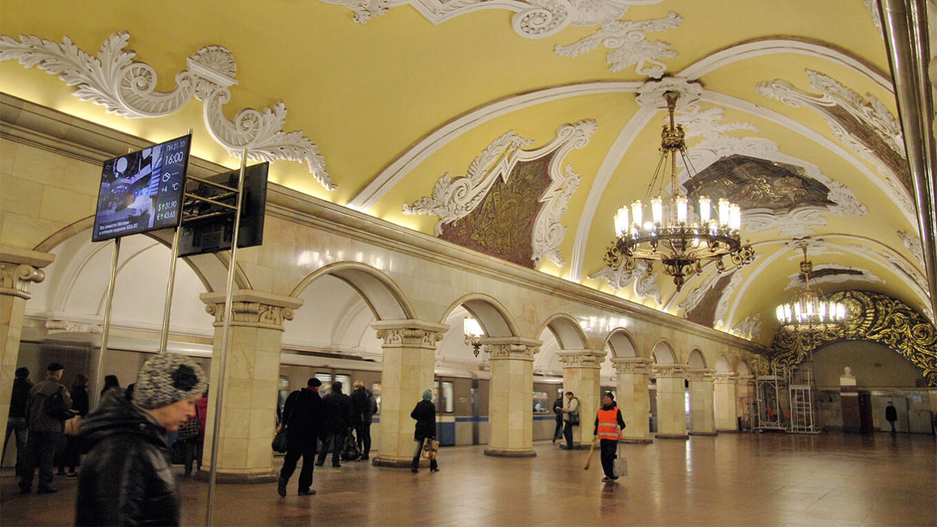 Подробнее о "Станции метро по всей России готовят под бомбоубежища"