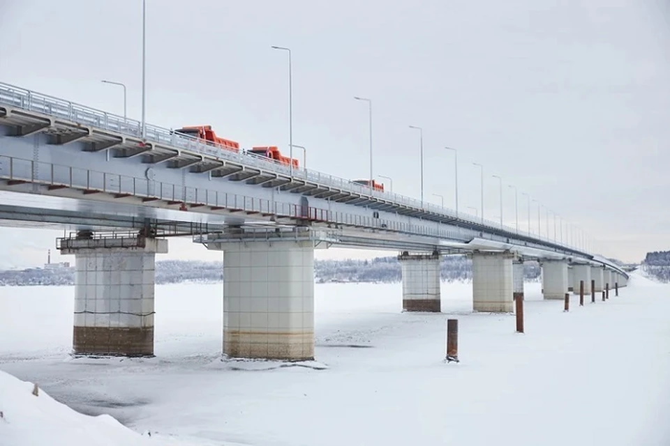 Подробнее о "Махонин прокомментировал работу подрядной организации «СтройТрансГаз», который ремонтирует старый мост через реку Чусовую"