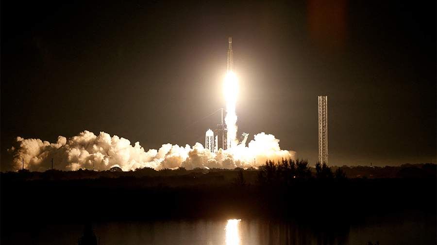 Подробнее о "SpaceX запустила ракету-носитель Falcon Heavy с беспилотным космопланом"