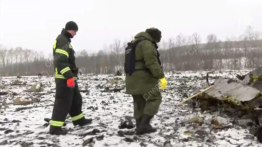 Подробнее о "В районе падения Ил-76 изъяли более 670 фрагментов тел погибших"