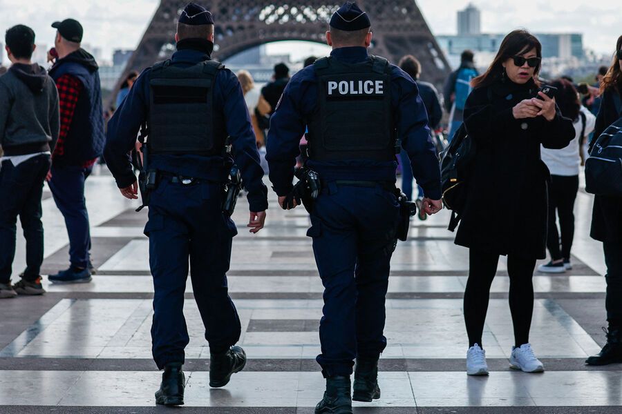 Подробнее о "Франция ввела наивысший уровень террористической опасности"