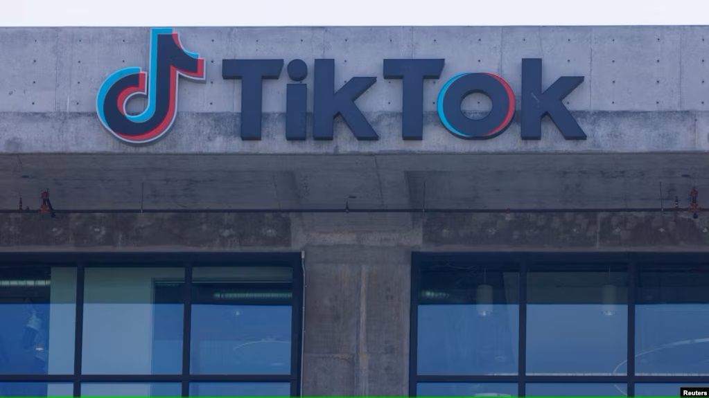 Подробнее о "Байден подписал закон, предполагающий блокировку TikTok в США"