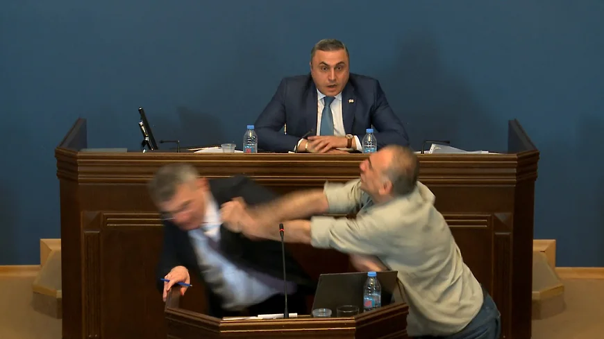 Подробнее о "В Парламенте Грузии произошла драка во время обсуждения закона об иноагентах"