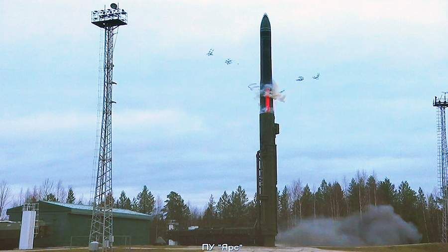 Подробнее о "Российские военные провели испытательный пуск баллистической ракеты"