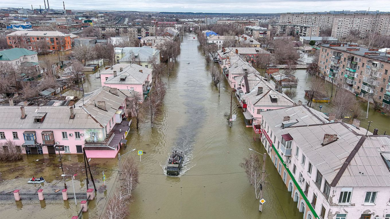 Подробнее о "В Оренбургской области остаются подтопленными более десяти тысяч домов"